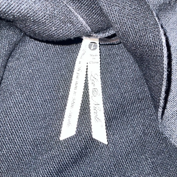 size L Leo and Nicole cardigan with a slit down each side. - Picture 2 of 4